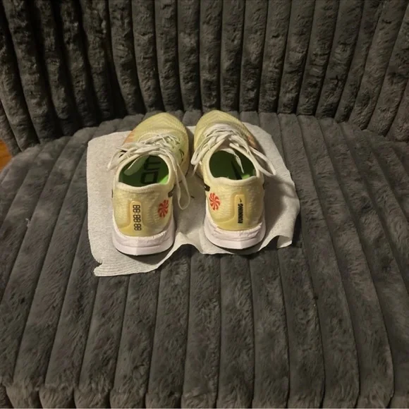 Nike Gradient Yellow Pegasus Sneakers excellent condition 8.5 - Picture 4 of 9